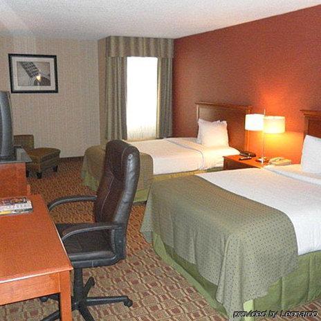 Clarion Hotel & Suites Conference Center Memphis Airport Pokój zdjęcie