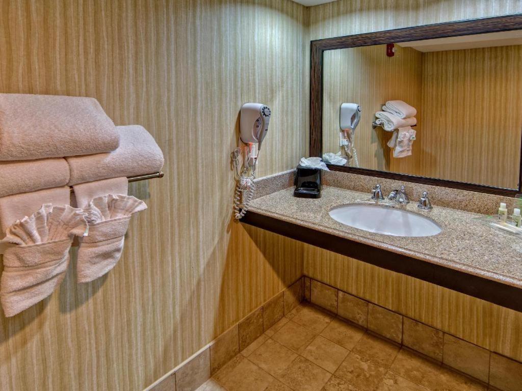Clarion Hotel & Suites Conference Center Memphis Airport Zewnętrze zdjęcie