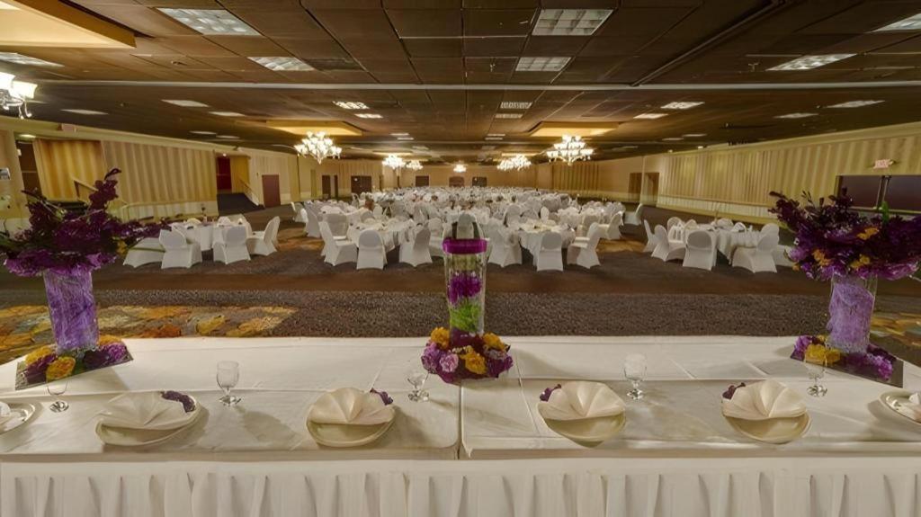 Clarion Hotel & Suites Conference Center Memphis Airport Zewnętrze zdjęcie
